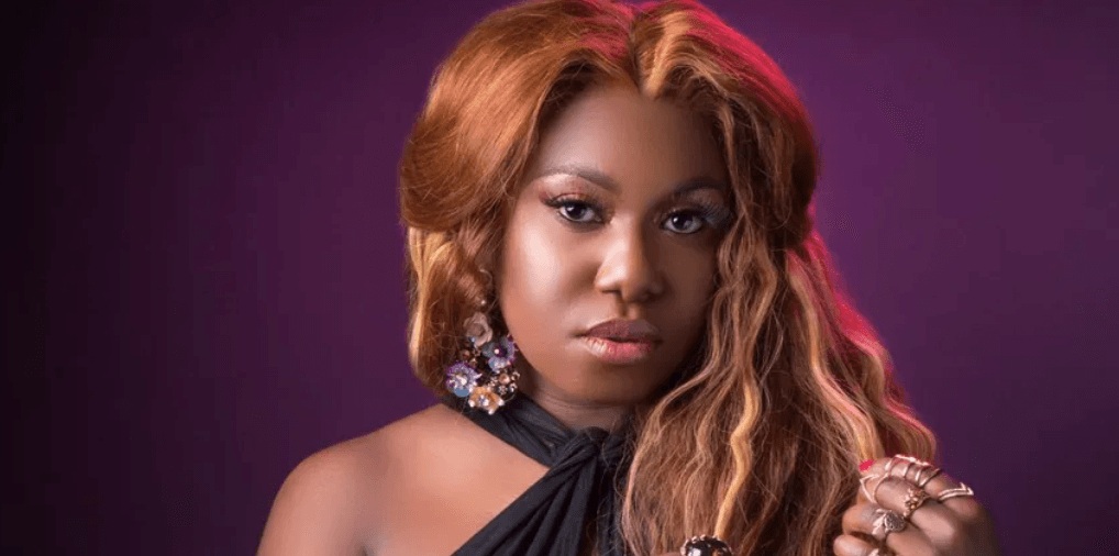 Niniola Pauses Performance for Emotional Tribute to Loved Ones Lost